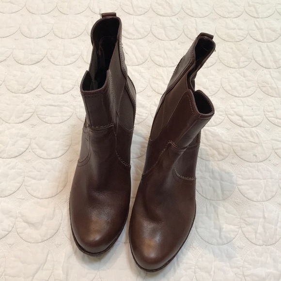 rockport slip on boots